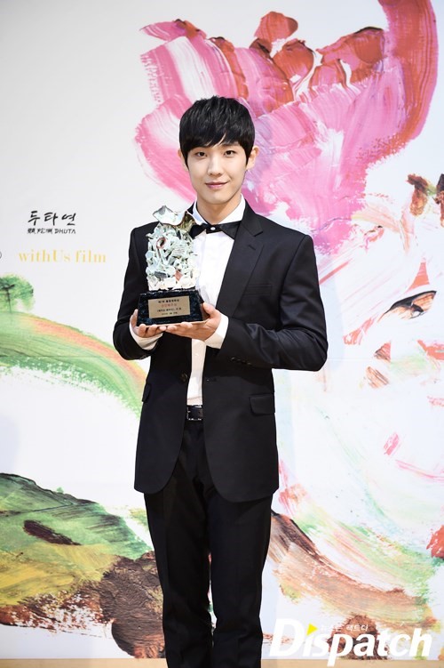 STARCAST: “الممثل ممثل، أليس كذلك؟”… Lee Joon (MBLAQ) و يوم جائزة أفضل ممثل مبتدئ (#엠블랙 #남자답게) 142916956_12