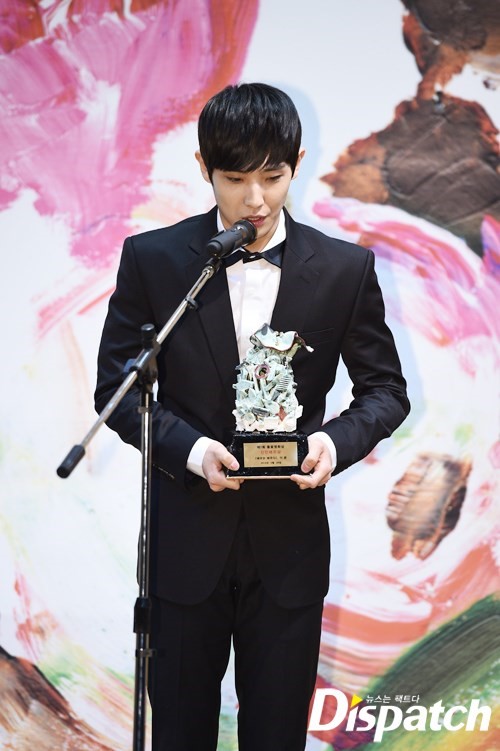  STARCAST: “الممثل ممثل، أليس كذلك؟”… Lee Joon (MBLAQ) و يوم جائزة أفضل ممثل مبتدئ (#엠블랙 #남자답게) 142922068_43