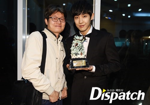  STARCAST: “الممثل ممثل، أليس كذلك؟”… Lee Joon (MBLAQ) و يوم جائزة أفضل ممثل مبتدئ (#엠블랙 #남자답게) 142922447_46